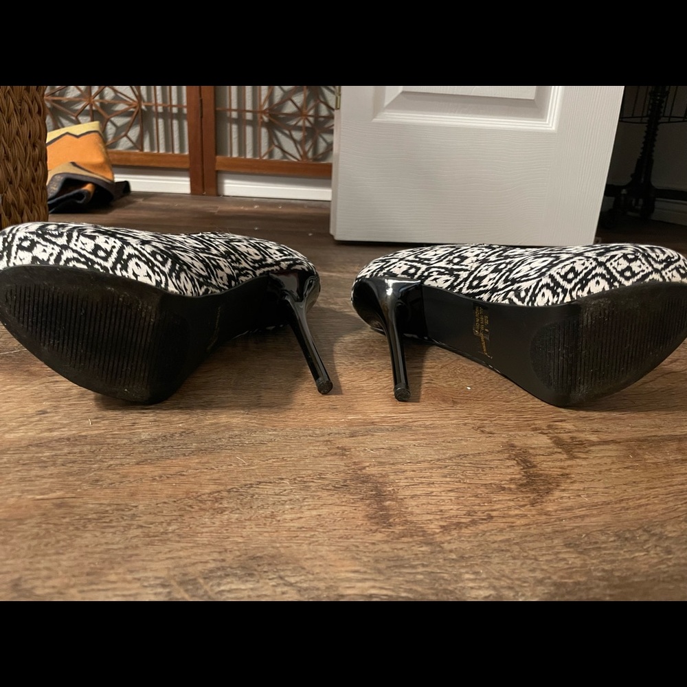 Heels - Picture 2 of 3